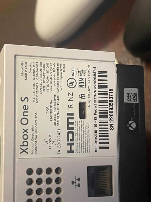 Xbox One S 500GB, 2 Controllere, Wireless USB Adapter, Constanța