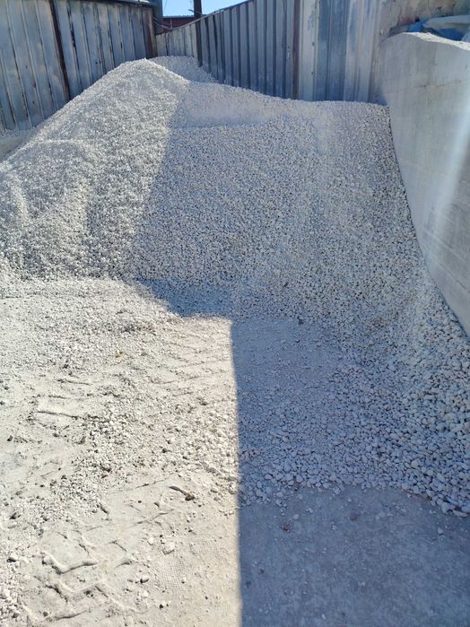 Пясък, чакъл, цимент, чернозем