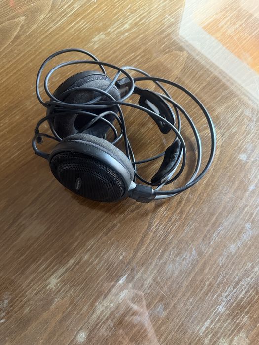 Vând căști Audio-Technica ATH-AD500X în stare bună.
