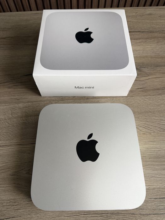 Mac Mini M2 Clawbot със стойка