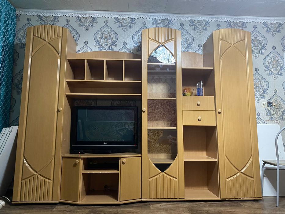 Продам мебельную стенку(гостиный гарнитур)