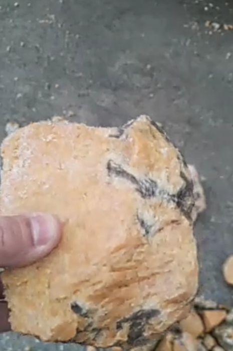 Шпат. Тош. сотилади