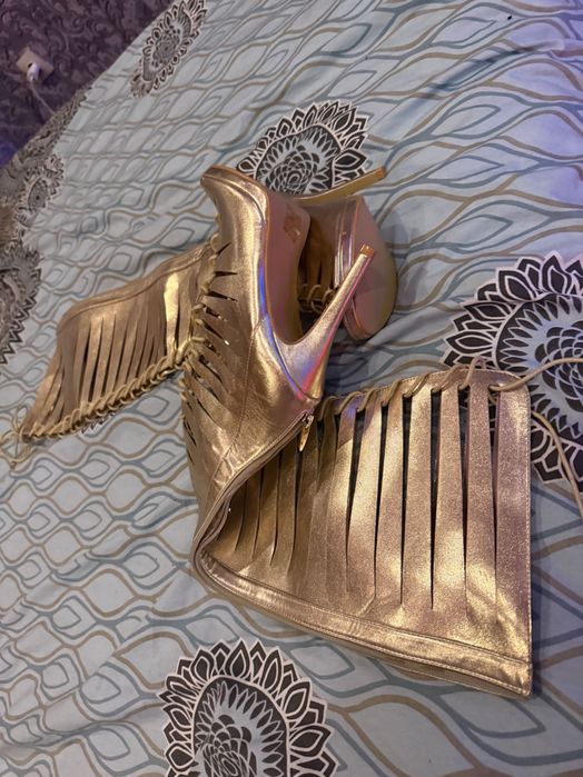 нови златни ботуши летни