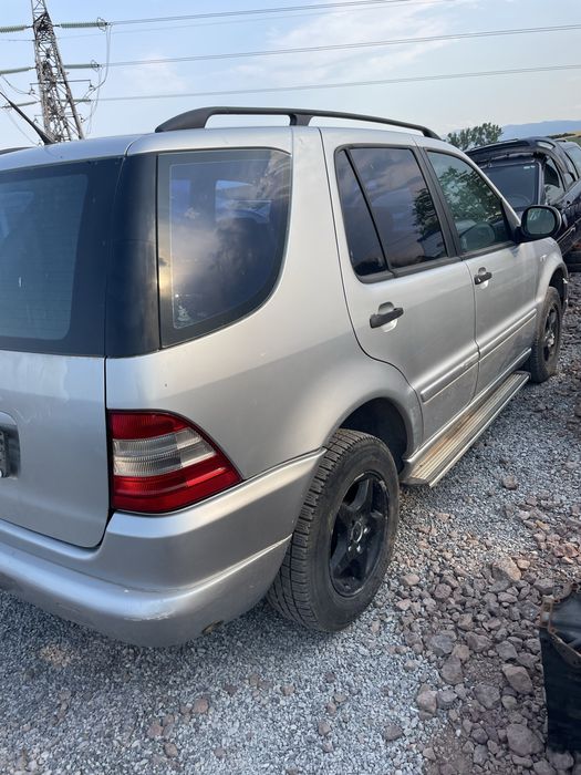 Мерцедес МЛ 163 2.3 бензин ръчка На Части