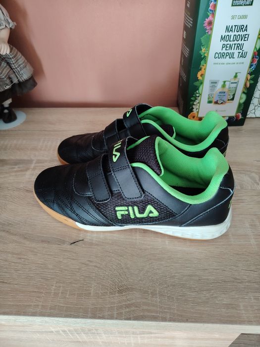 Adidas piele in stare foarte buna,purtat de 2  ori cred