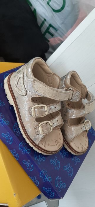 Продам детскую ванну, сандалии для девочки