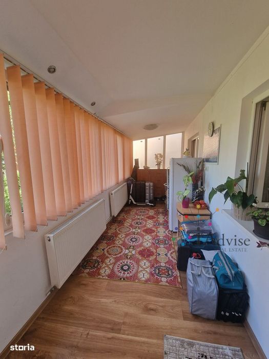 Apartament 3 camere, 2 bai, 2 beciuri, balcon mare, 2 locuri de parcar