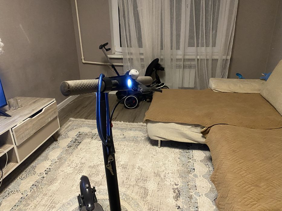 Продам электросамокат Xiaomi M365