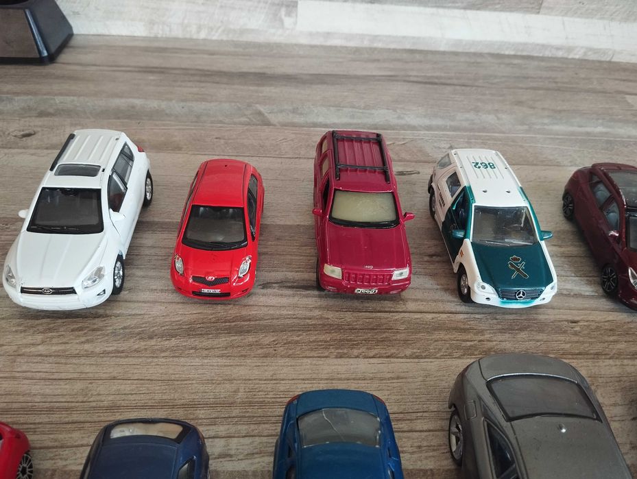 Продавам метални колички Burago,Welly,Maisto,Amer