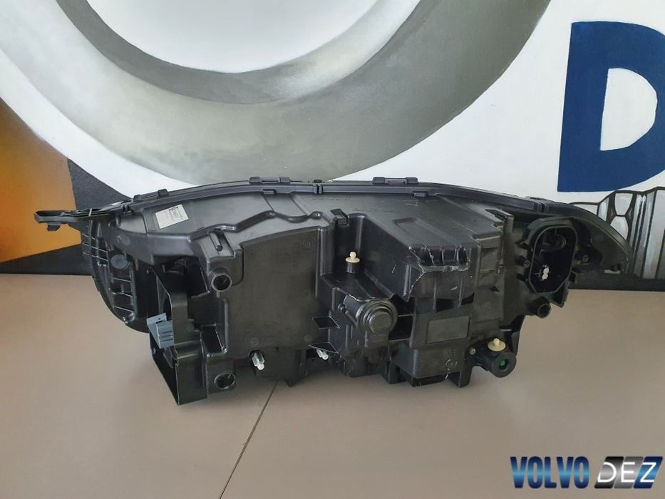 Far LED dreapta VOLVO XC90 31468919