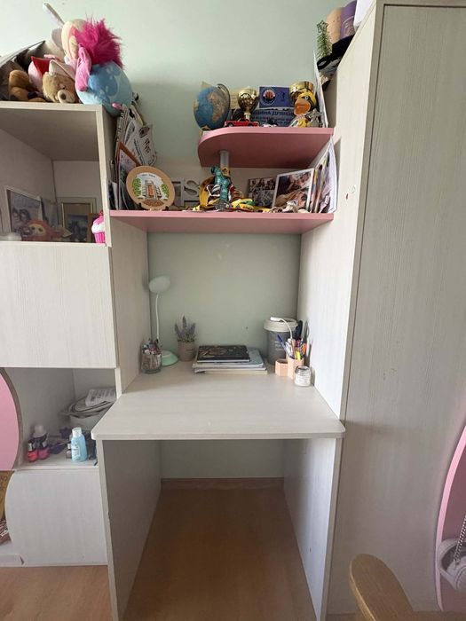 Подарявам детско легло и секция