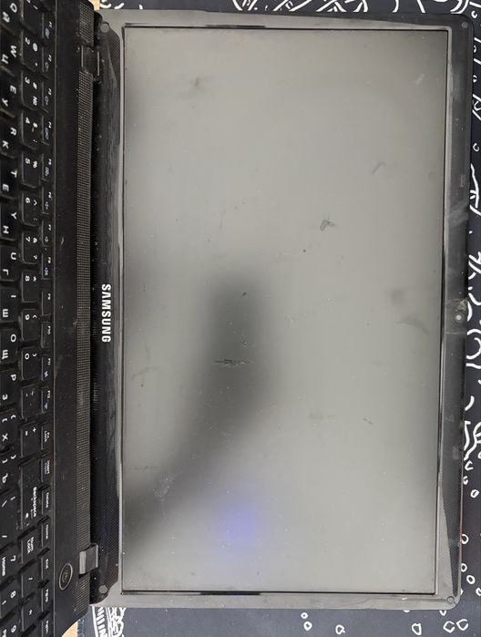 Samsung 300E 15.6” — Intel Core i3, 4 ГБ ОЗУ