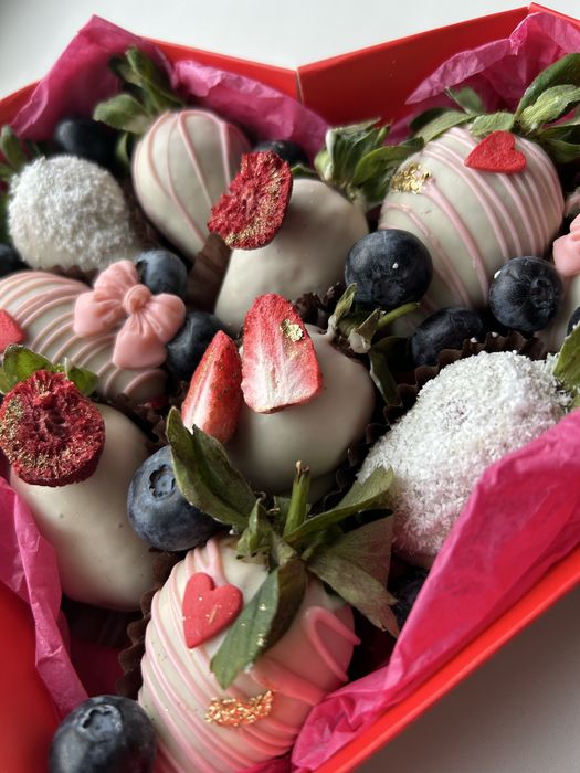 Клубника в шоколаде Атырау