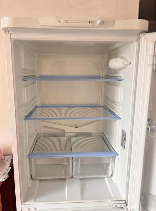 Холодильник двухкамерный индезит Indesit