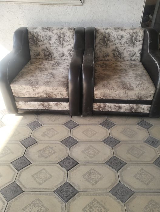 Продамм 2 кресла