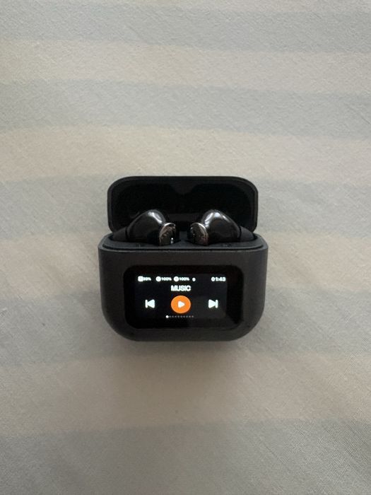 Casti wireless cu afisaj