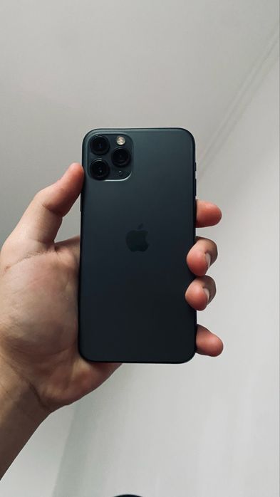 Две Iphone 11pro белый и зеленый