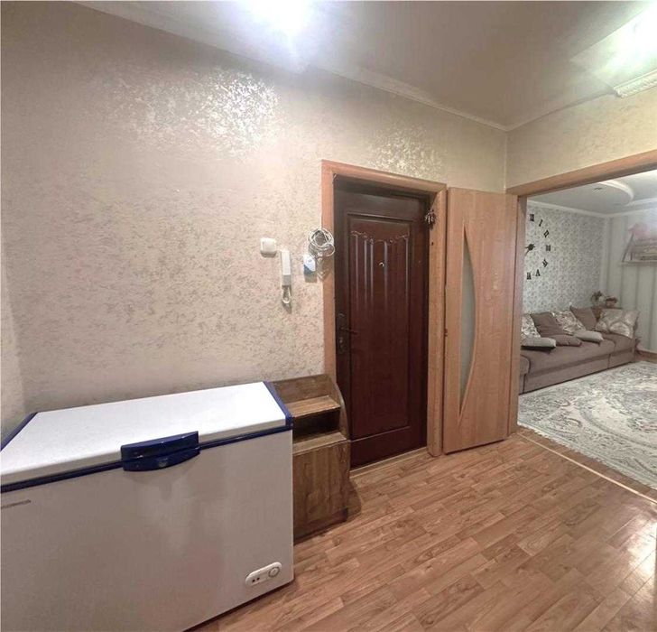 Продам 4-ком квартиру  Степной-1.