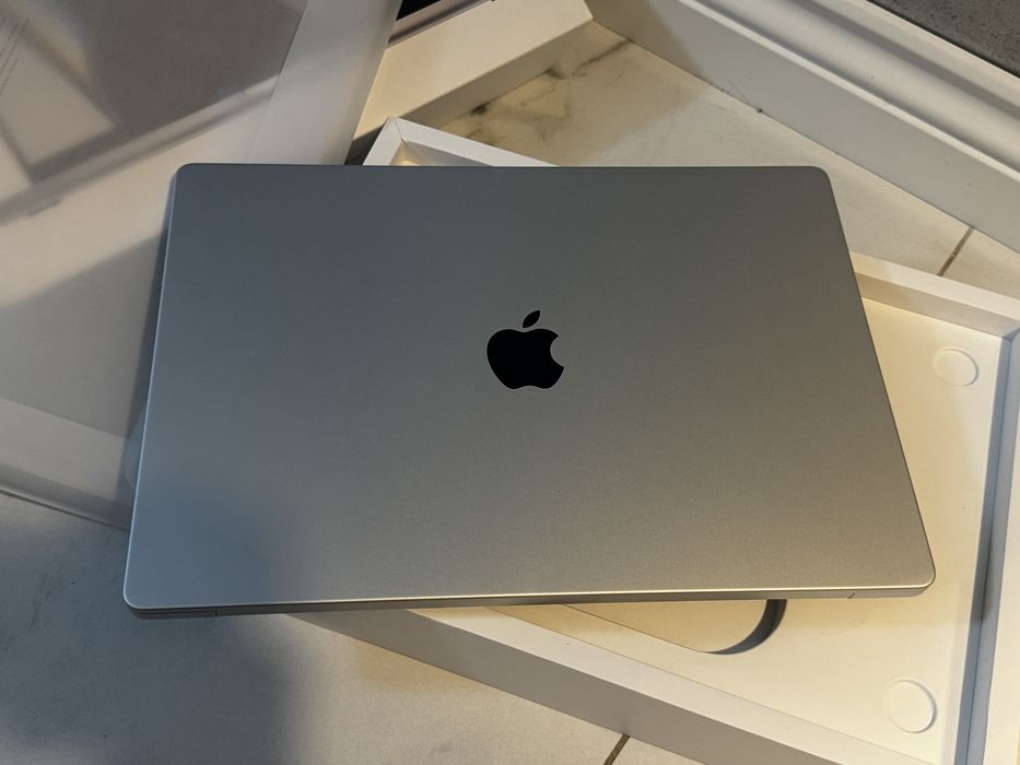 MacBook Pro 16” 1TB ssd / Apple M chip / 70 cicluri / factura / full b