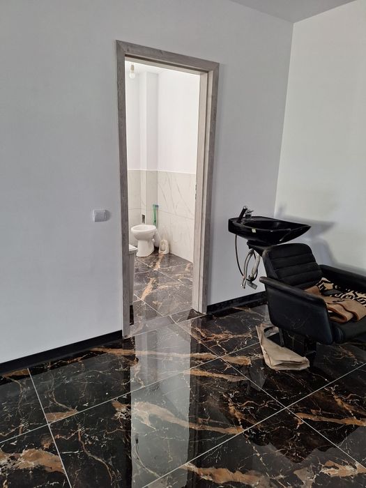 Vând apartament sau spațiu comercial