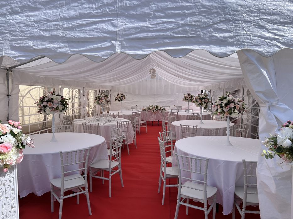 Corturi evenimente de inchiriat cu scaune, mese, vesela si decoratiuni
