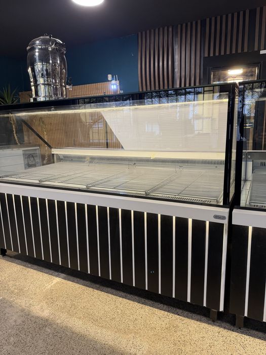 Хладилна витрина за месо и колбаси