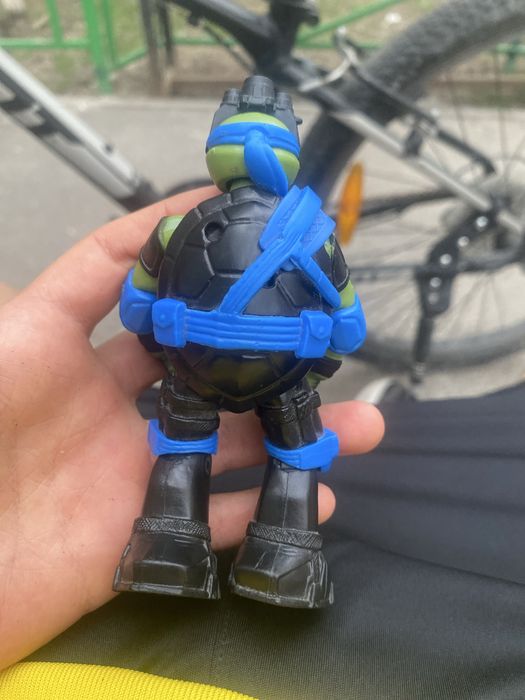 фигурка лео,орига с очками