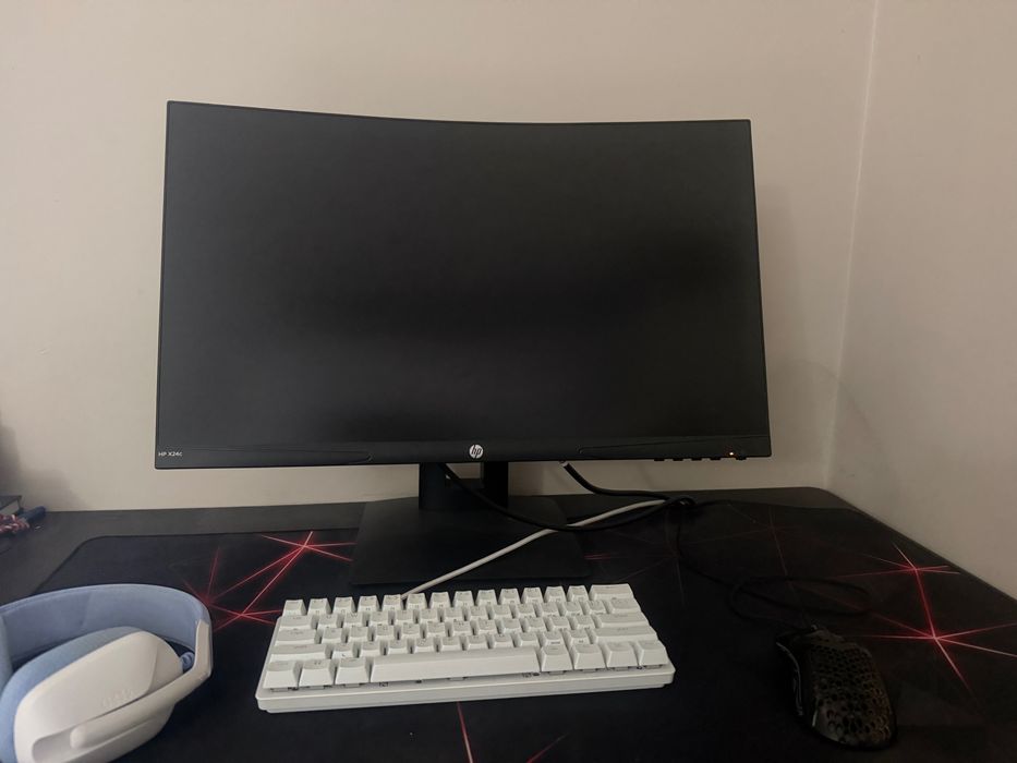 Геймърски компютър с цяла периферия