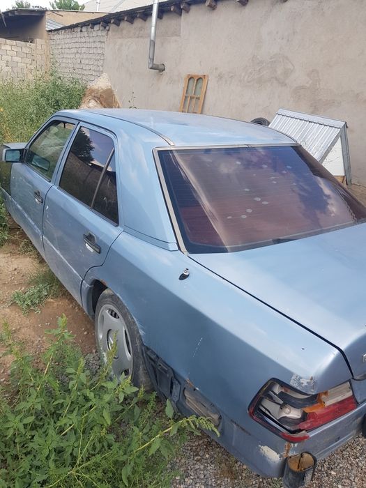 Мерседес 230. Не на ходу.