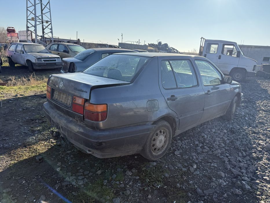 2 бр VW Vento 1.6 бензин на части