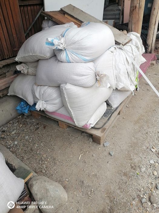 Vând Grâu 55 lei sacul de 3 duble.