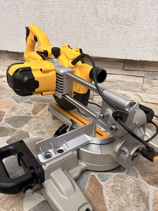 Fierăstrău circular Dewalt 2026