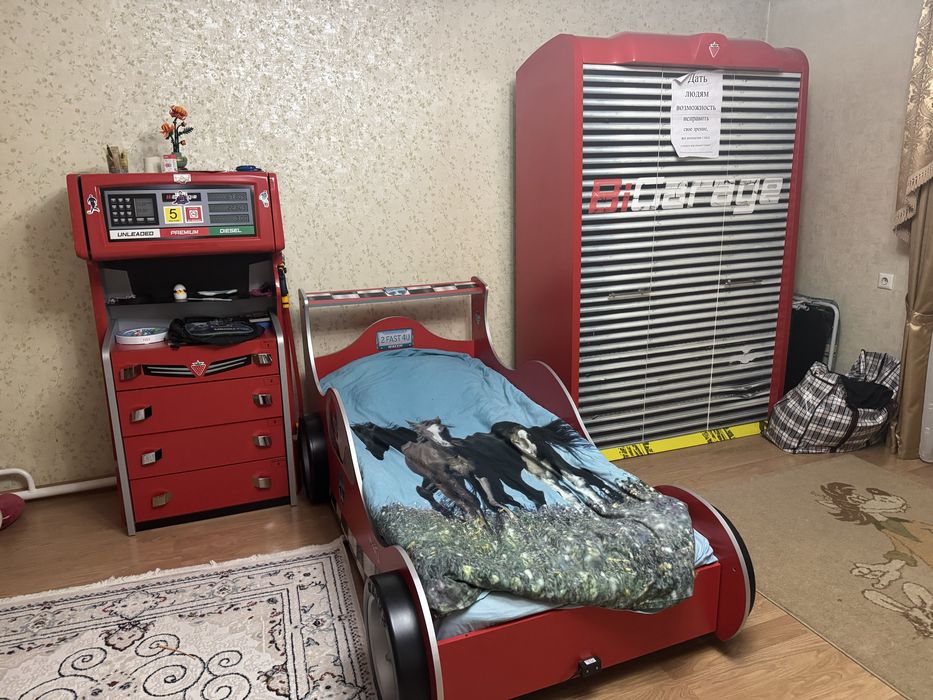 Продам детский комплект мебели!