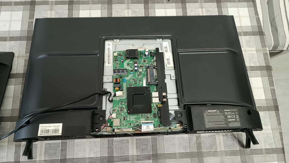 Телевизор Hisense 32", цял или на части