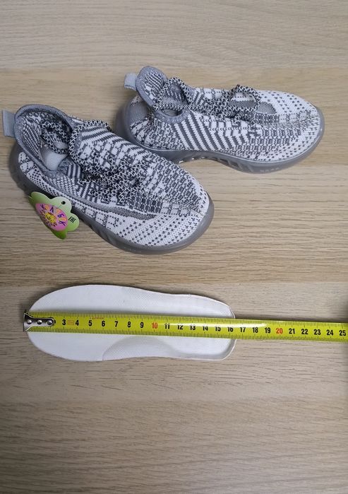 Кроссовки лёгкие