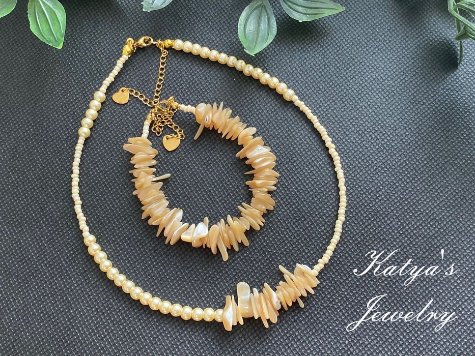 Бижута от естествени камъни. Чокъри