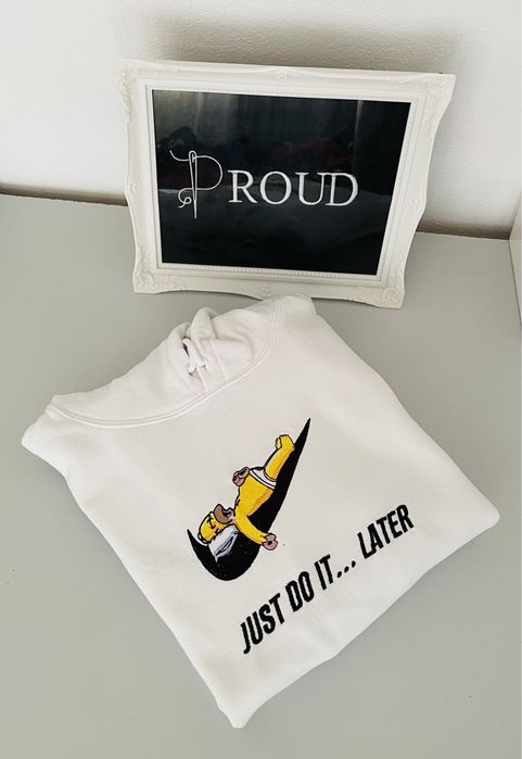 Hanorac personalizat prin broderie anime