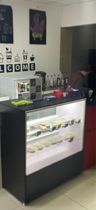 Витринный холодильник 150.000