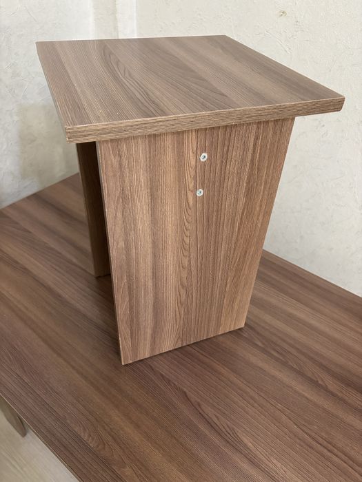 Кухонный стол + 4 табуретки в комлекте