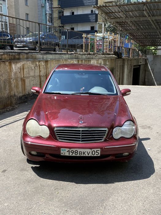 Продается Mercedes C180 w203