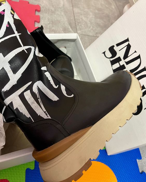 Дамски кожени чизми с рисунки