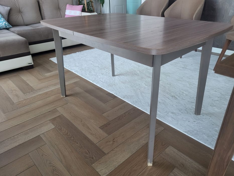 Стол гостиной и кухни