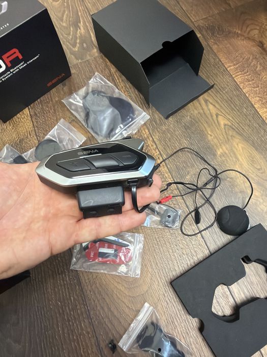 Se vinde intercom moto sena 50r