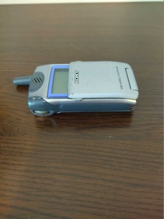 Продавам телефон/GSM SONY CDM-Z5