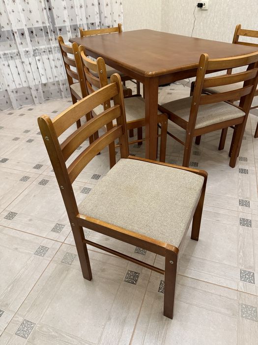 Стол со стульями