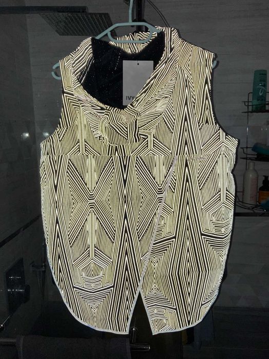 НОВО Ivy Park Reflective Print Showerproof женско елече елек размер S