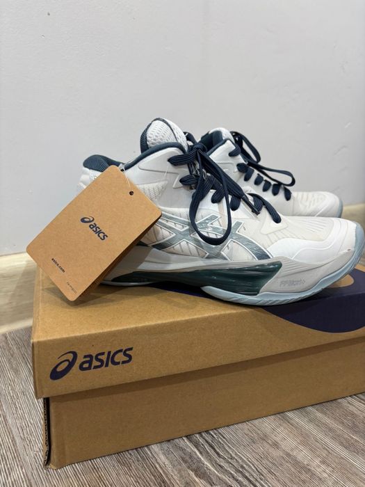 Крассовки asics оригинал