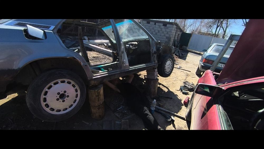 Продам запчасти на мерс 190разобран по чистям