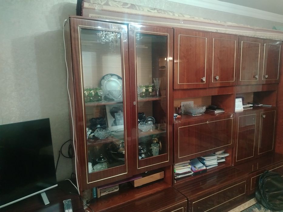 Продаётся сервант, в хорошем состоянии