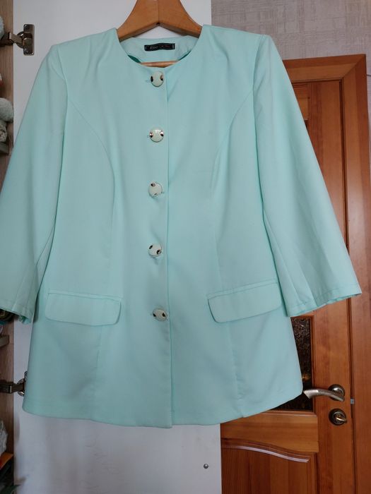 Женская одежда вечернее и пиджаки